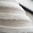Gros plan du velours en fourrure de lapin jacquard